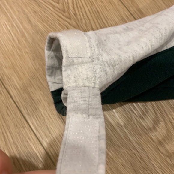 Nice sweatshirt with high neck with zipper • Green & light grey • - Picture 8 of 11